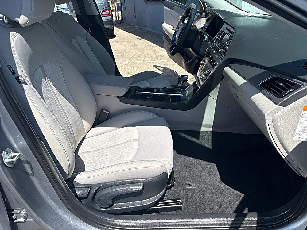 2016 Hyundai Sonata Hybrid Base - Photo 19