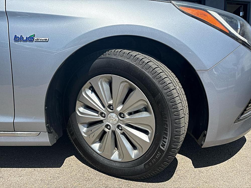 2016 Hyundai Sonata Hybrid Base - Photo 24