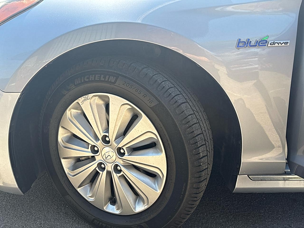 2016 Hyundai Sonata Hybrid Base - Photo 25