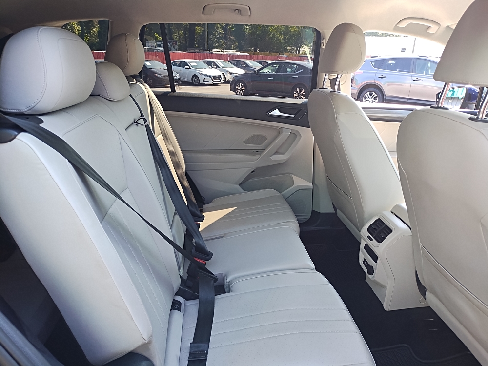 2022 Volkswagen Tiguan SE's photo