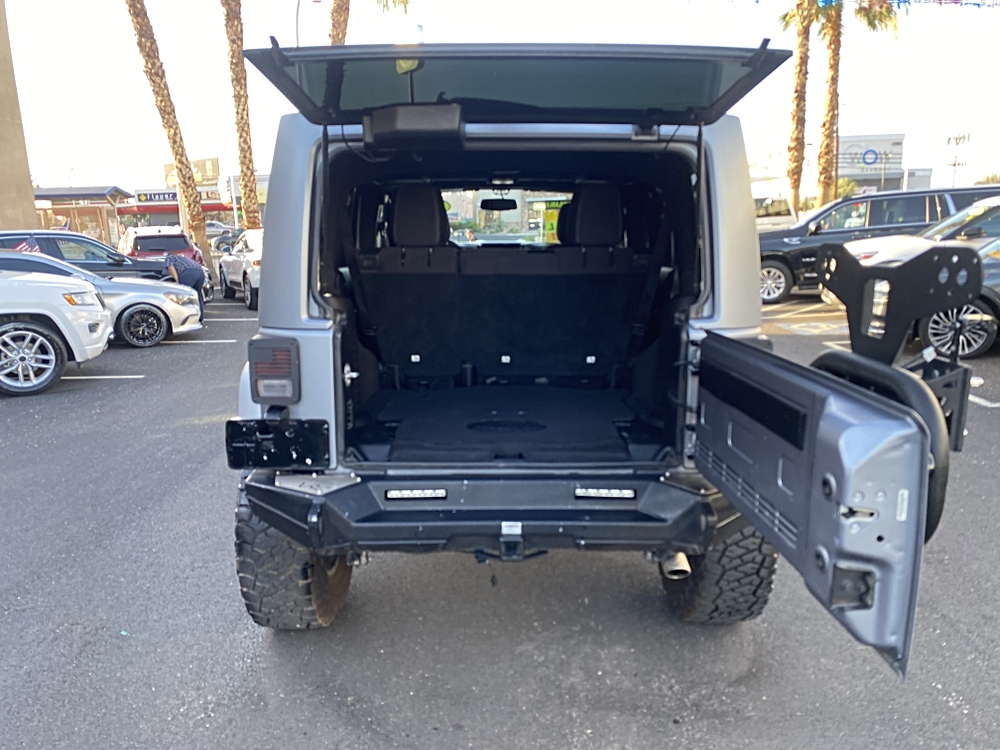 2015 Jeep Wrangler Unlimited Sahara - Photo 6