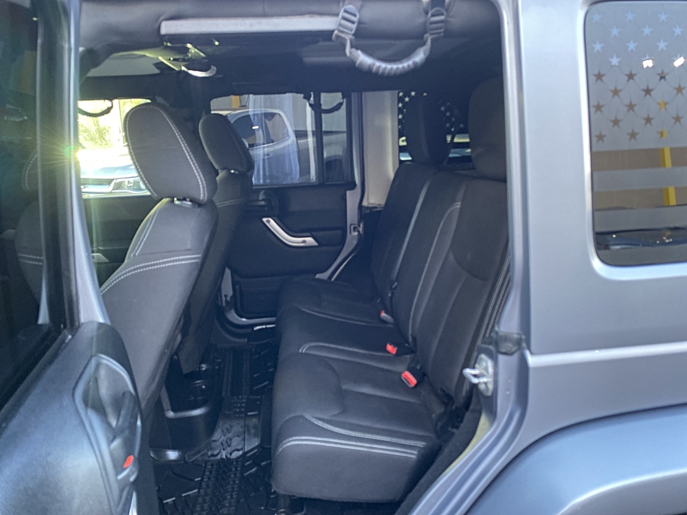2015 Jeep Wrangler Unlimited Sahara - Photo 8