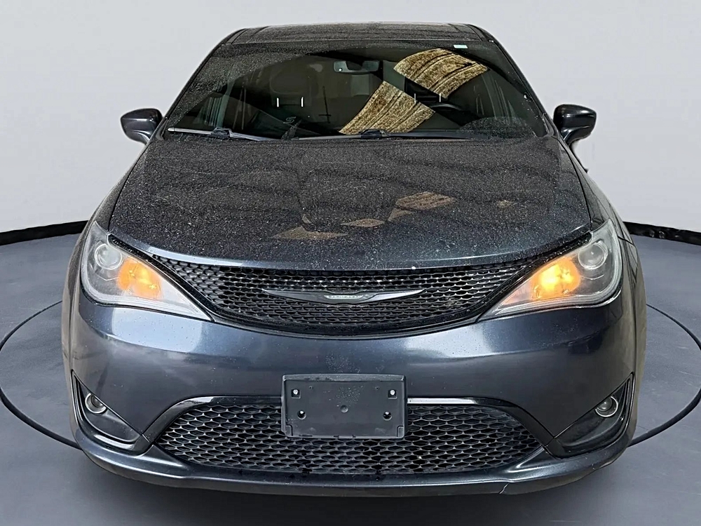 2020 Chrysler Pacifica Touring's photo