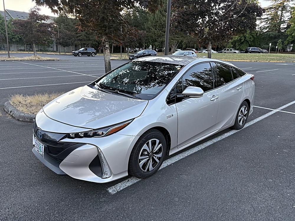 2018 Toyota Prius Prime Premium's photo