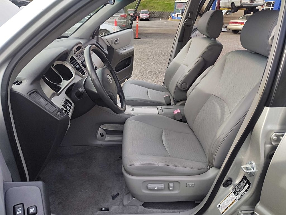 2005 TOYOTA HIGHLANDER