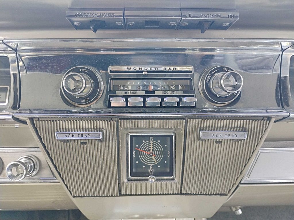 1962 OLDSMOBILE STARFIRE