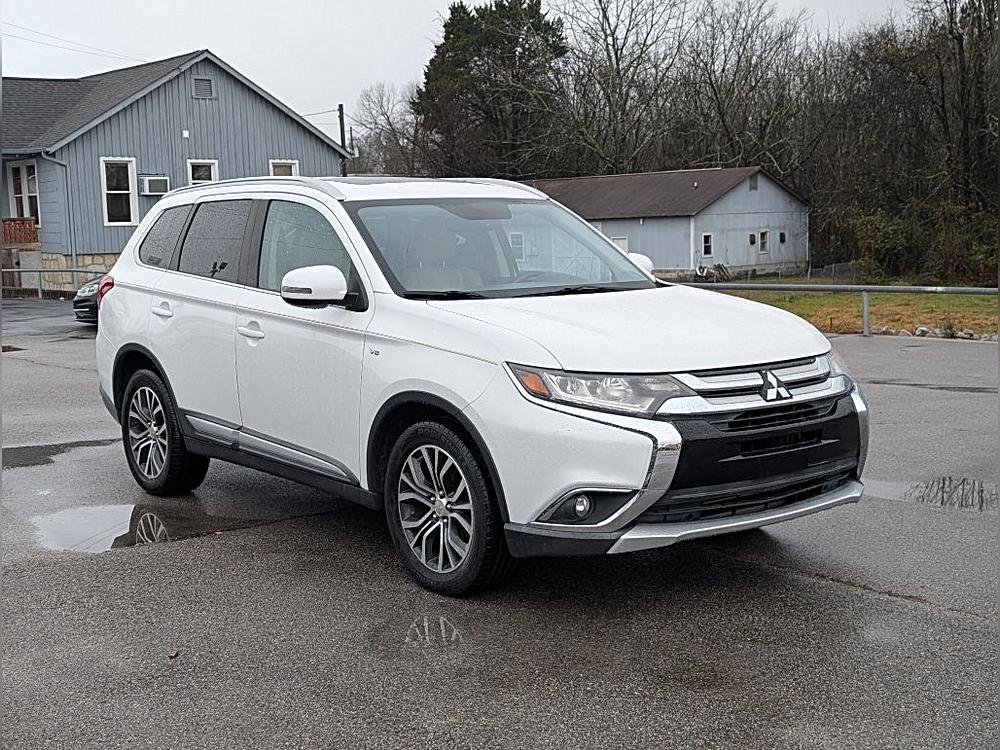 2016 Mitsubishi Outlander GT's photo