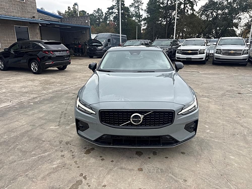 2024 Volvo S60 Plus's photo
