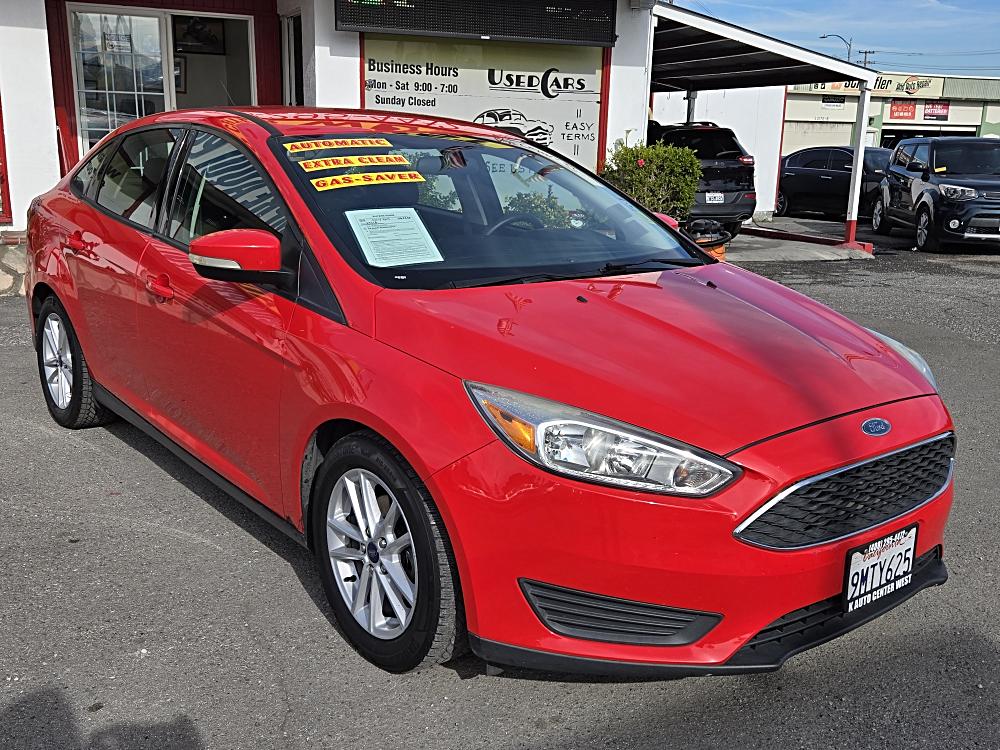 2017 Ford Focus Sedan SE's photo