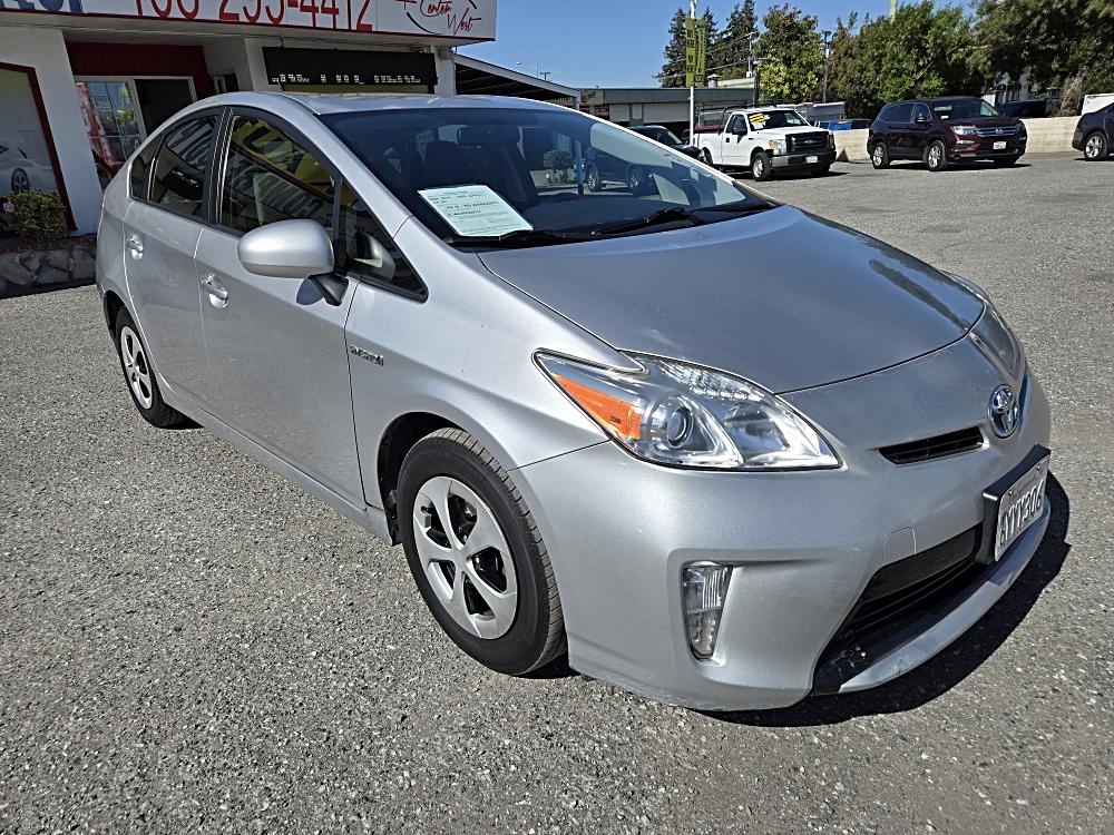 2013 Toyota Prius Two's photo