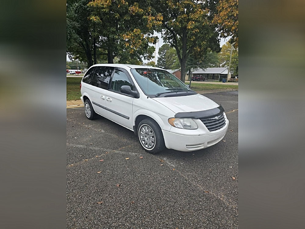 2006 Chrysler Town & Country Base's photo