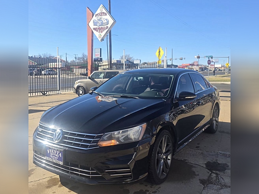 2016 Volkswagen Passat R-Line's photo