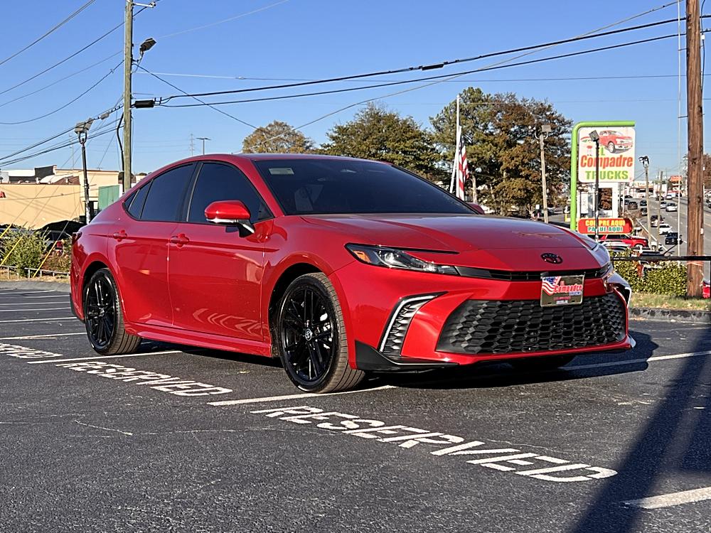 2025 Toyota Camry SE's photo