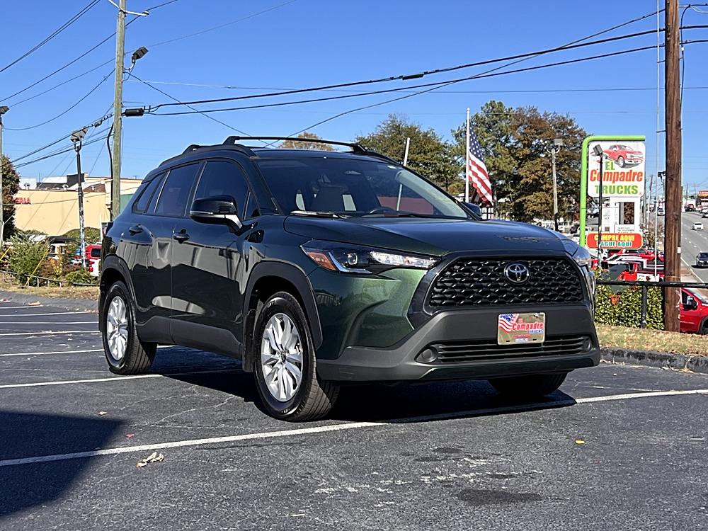 2025 Toyota Corolla Cross LE's photo