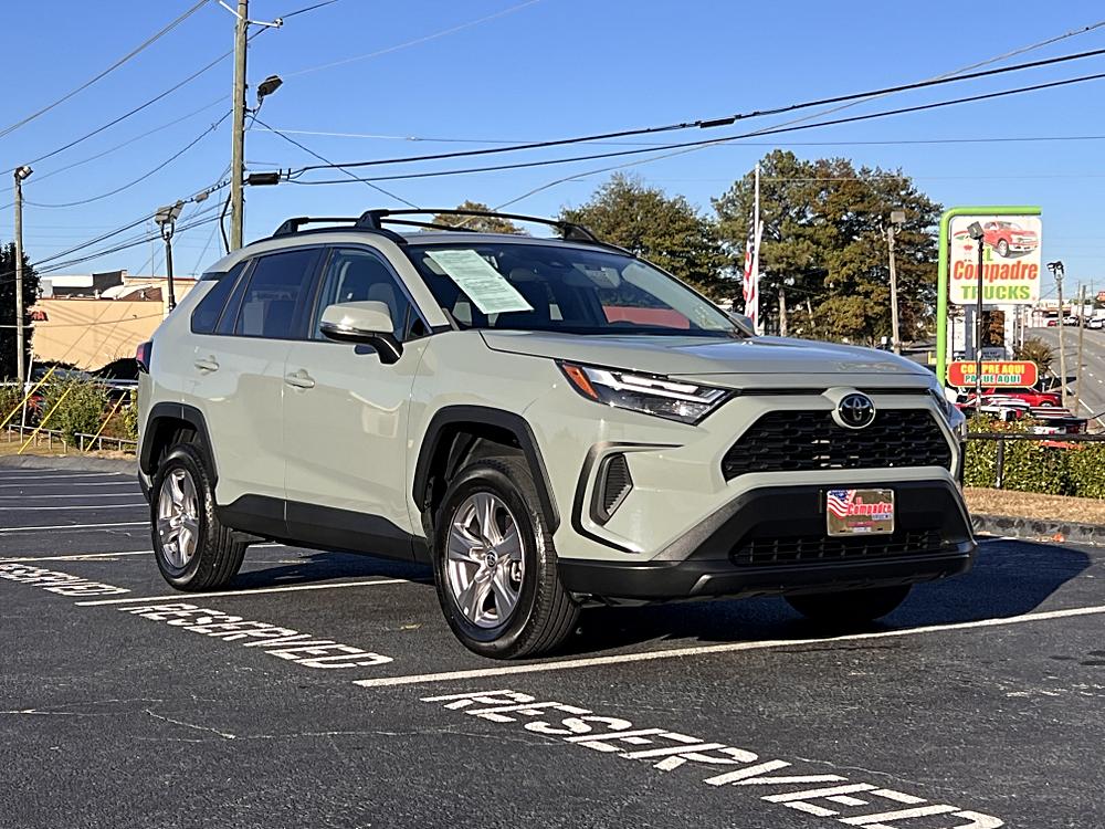 2023 Toyota RAV4 XLE's photo