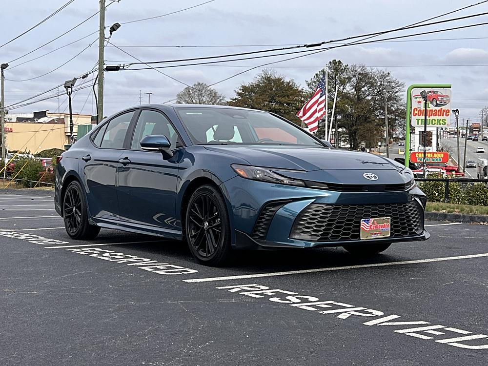 2025 Toyota Camry SE's photo