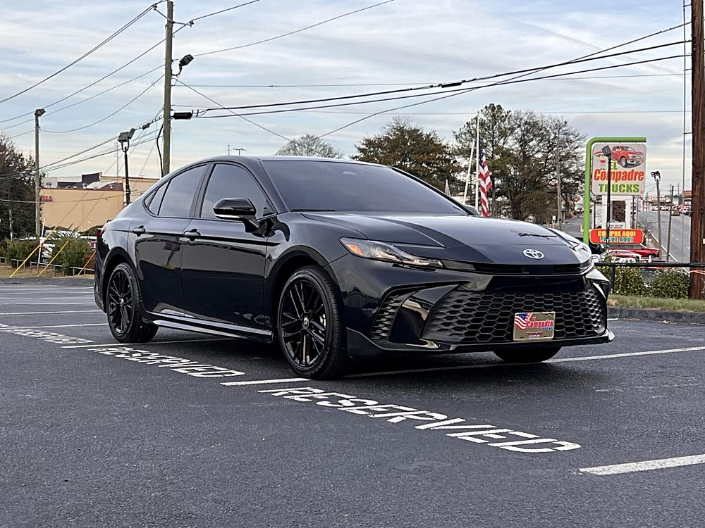 2025 Toyota Camry SE's photo