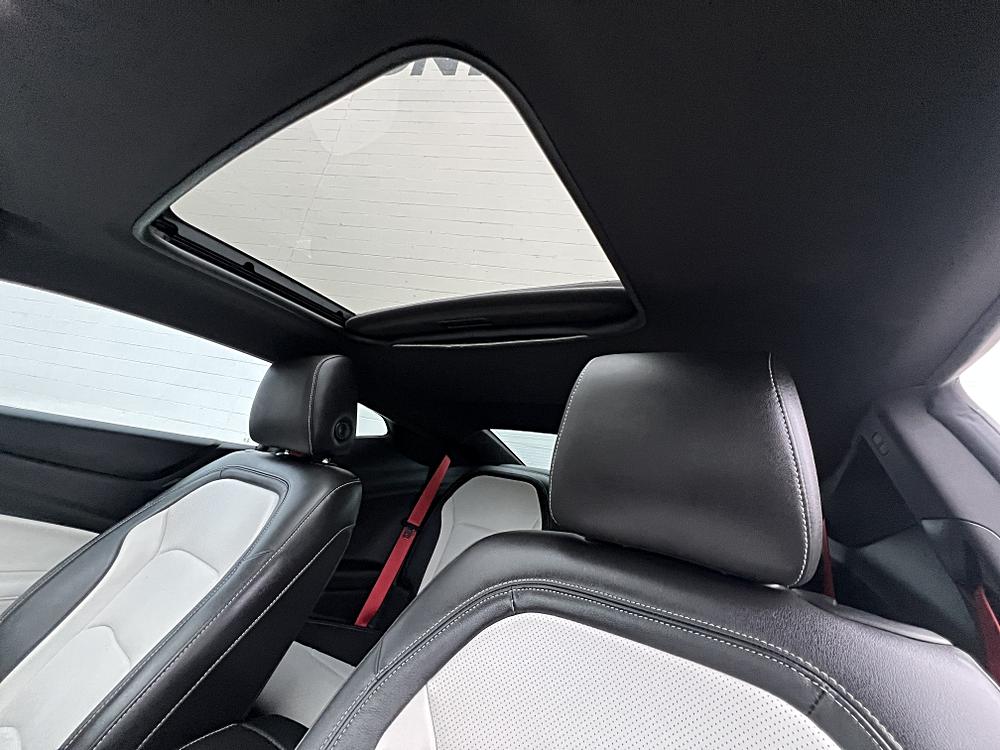 2022 Chevrolet Camaro 2LT - Photo 12
