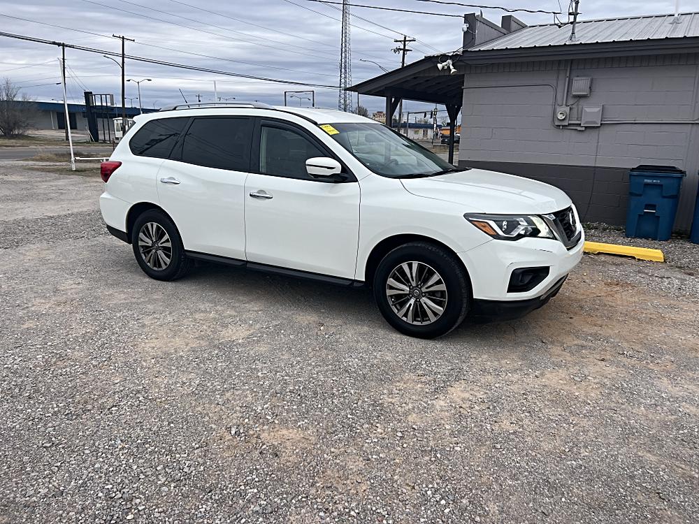 2018 Nissan Pathfinder SL's photo