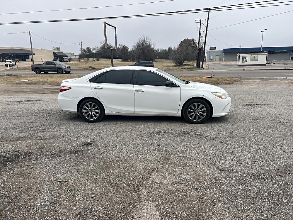 2015 Toyota Camry XLE's photo