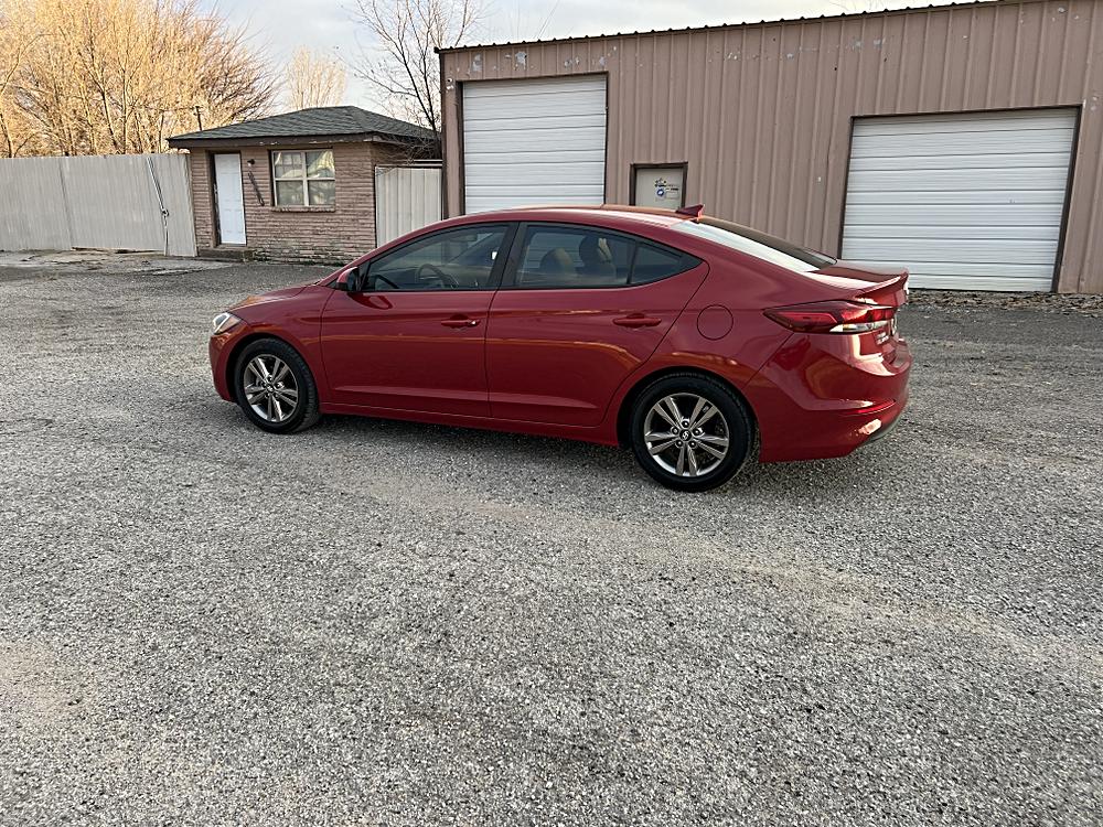 2017 Hyundai Elantra SE's photo