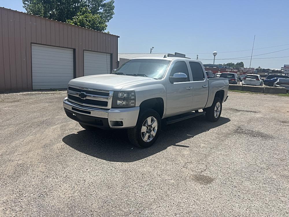 2011 Chevrolet Silverado 1500 LT Crew Cab's photo