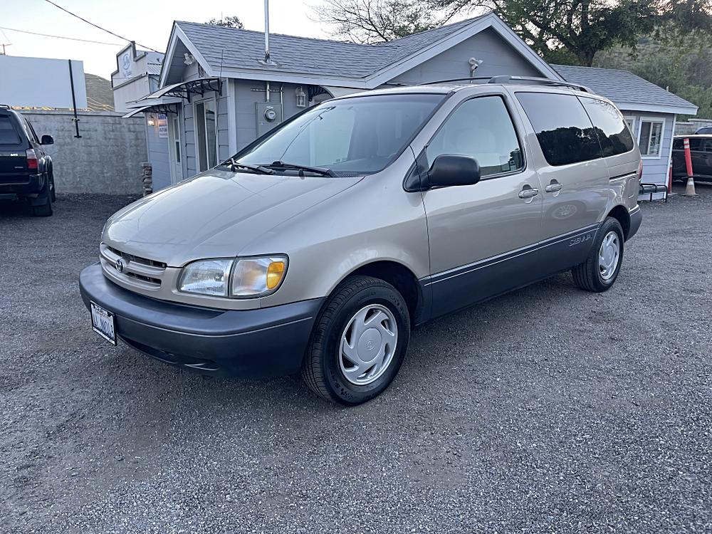 2000 Toyota Sienna LE