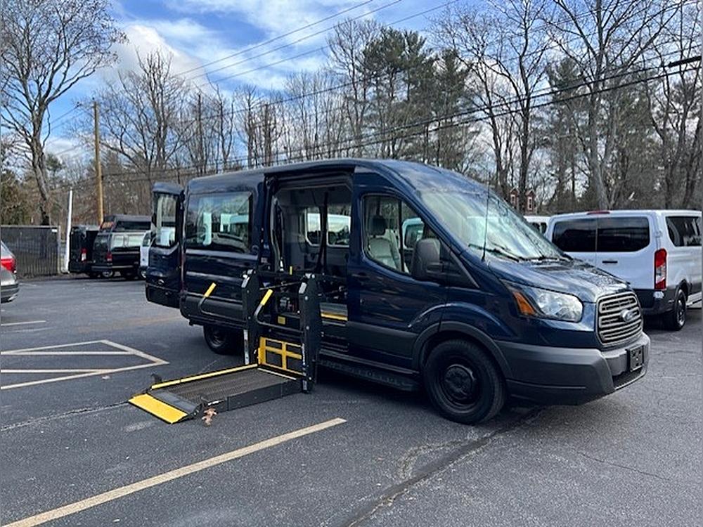 2017 Ford Transit Wagon XL's photo