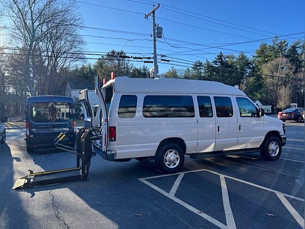 2014 Ford E-Series Econoline Van Commercial's photo