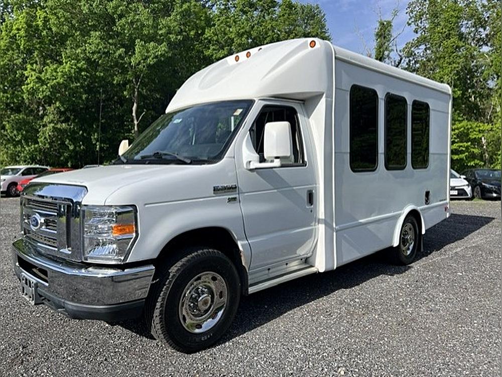 2015 Ford E-Series's photo