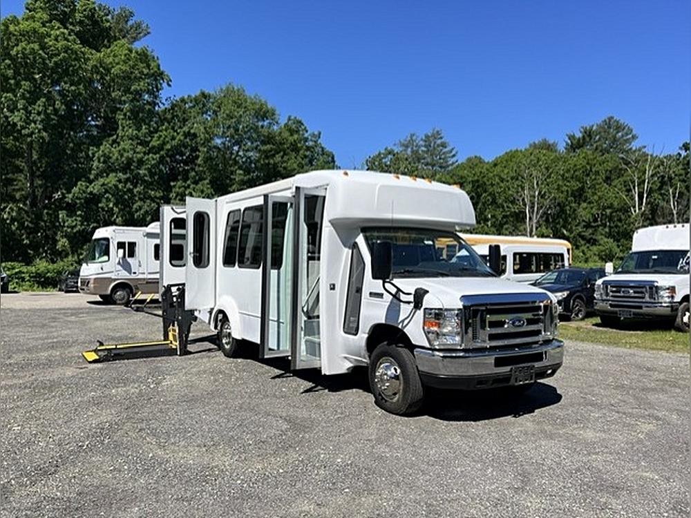 2019 Ford E-Series's photo