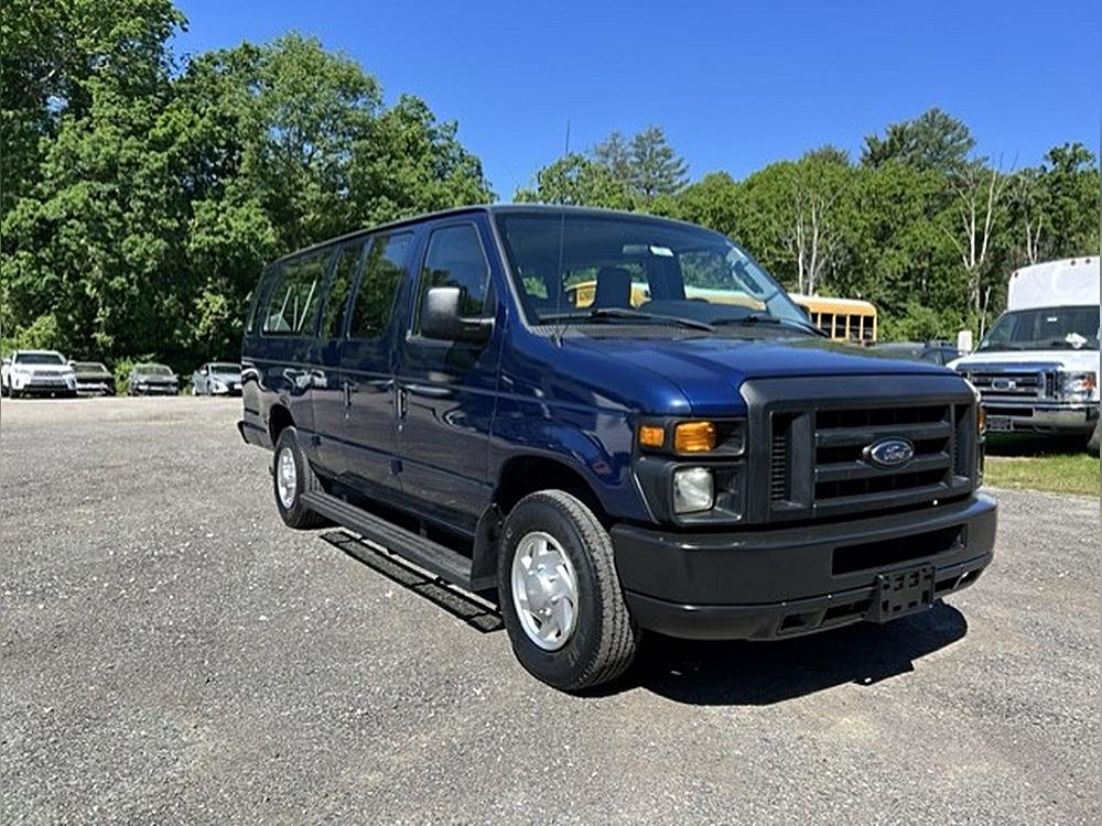 2011 Ford E-Series's photo