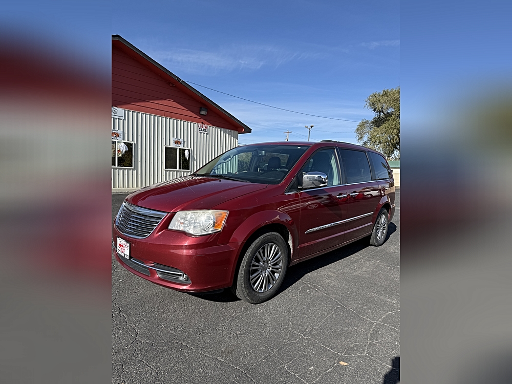 2014 Chrysler Town & Country Touring-L's photo