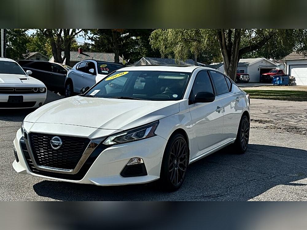 2020 Nissan Altima SR's photo