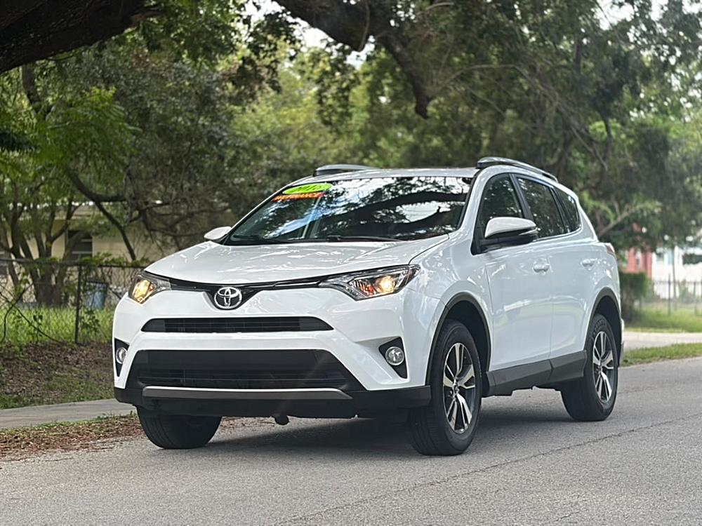 2016 Toyota RAV4 XLE's photo