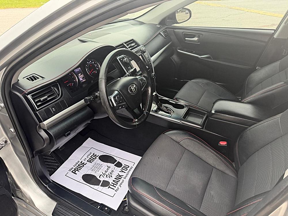 2017 Toyota Camry SE - Photo 7