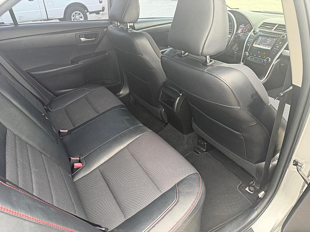 2017 Toyota Camry SE - Photo 11