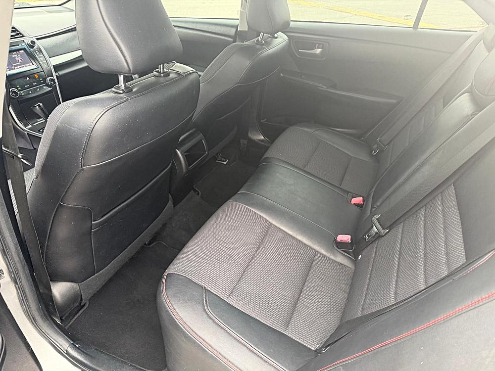 2017 Toyota Camry SE - Photo 8