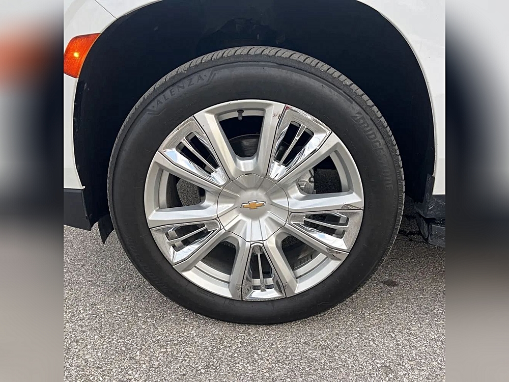 2021 Chevrolet Suburban LT - Photo 11