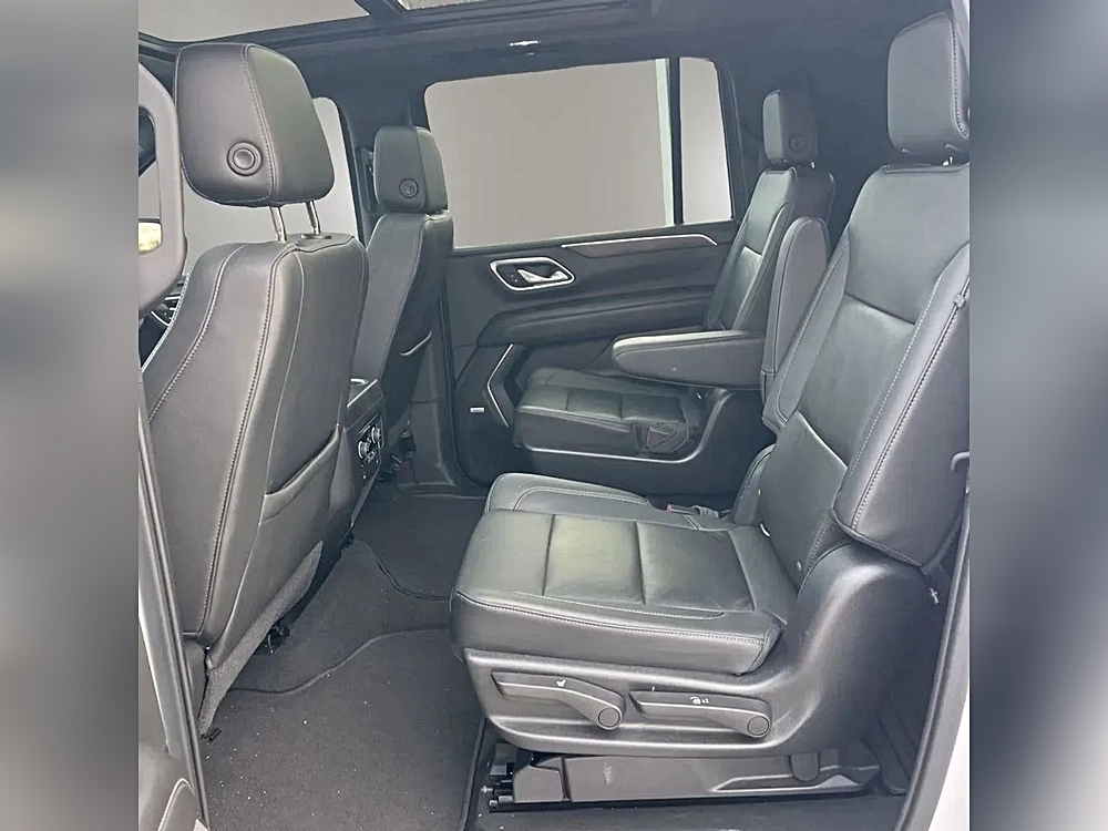 2021 Chevrolet Suburban LT - Photo 18