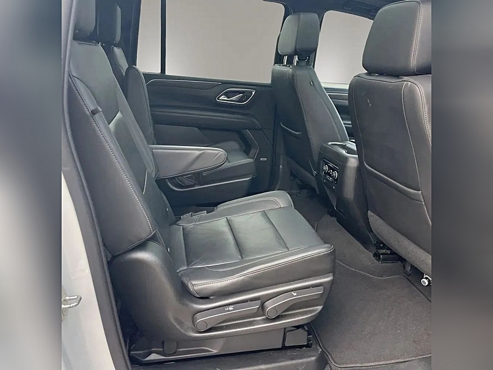 2021 Chevrolet Suburban LT - Photo 19