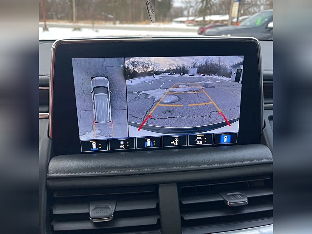 2021 Chevrolet Suburban LT - Photo 24
