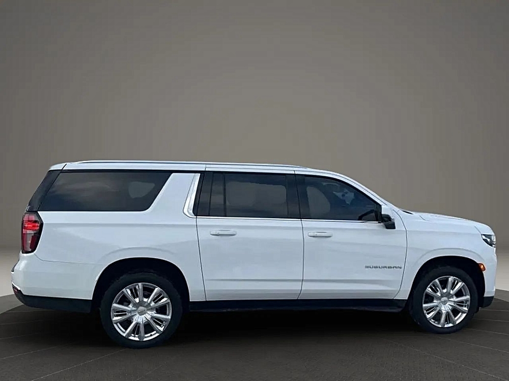 2021 Chevrolet Suburban LT - Photo 6