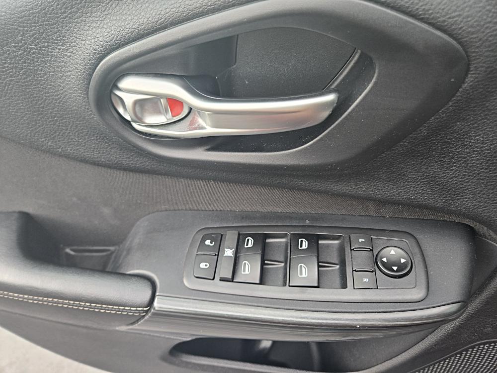 2016 Jeep Cherokee Sport - Photo 13