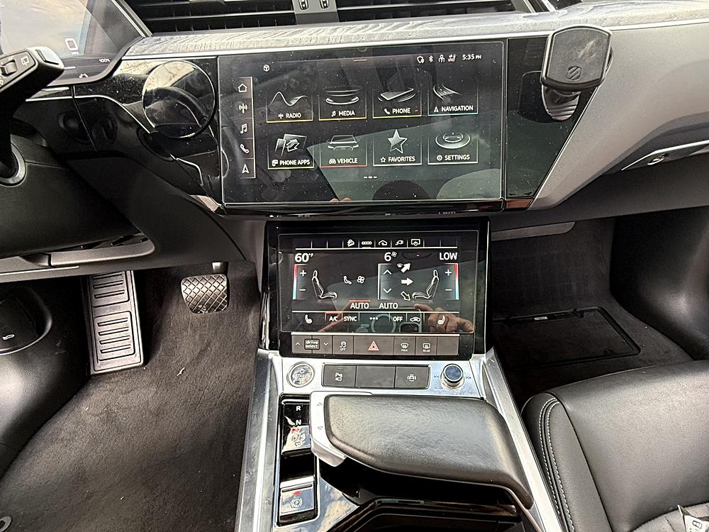 2021 Audi e-tron Premium - Photo 12