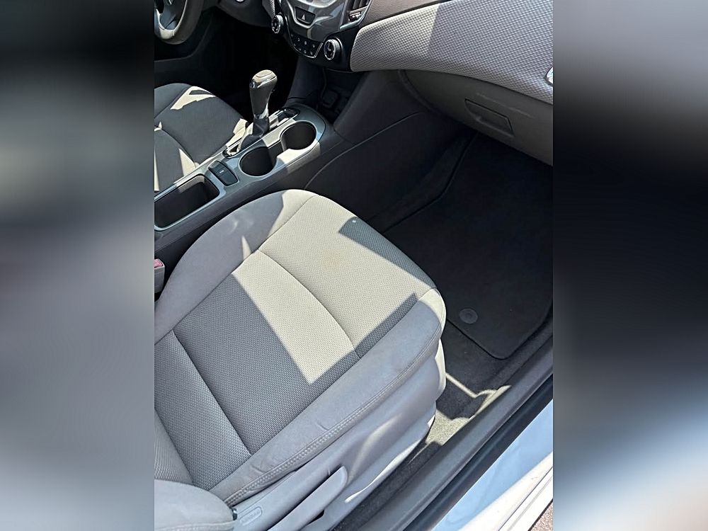 2016 Chevrolet Cruze LT - Photo 11
