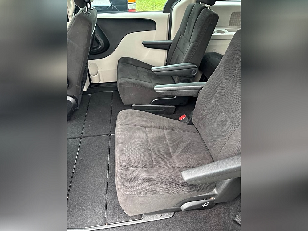 2013 Dodge Grand Caravan American Value Package - Photo 9