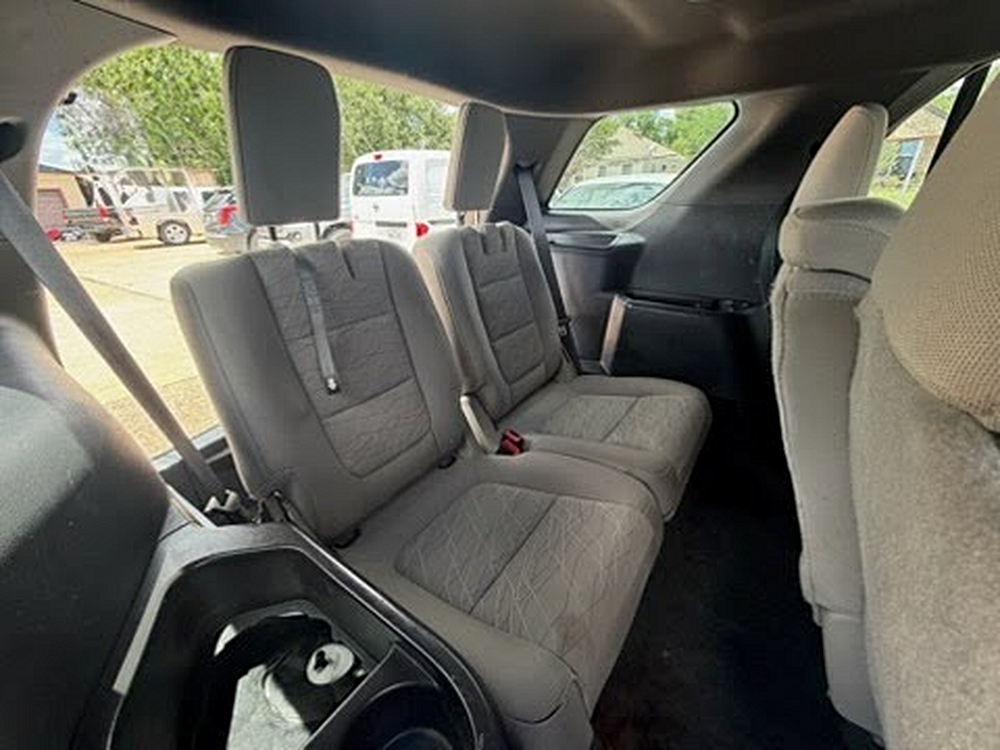 2015 Ford Explorer Base - Photo 9