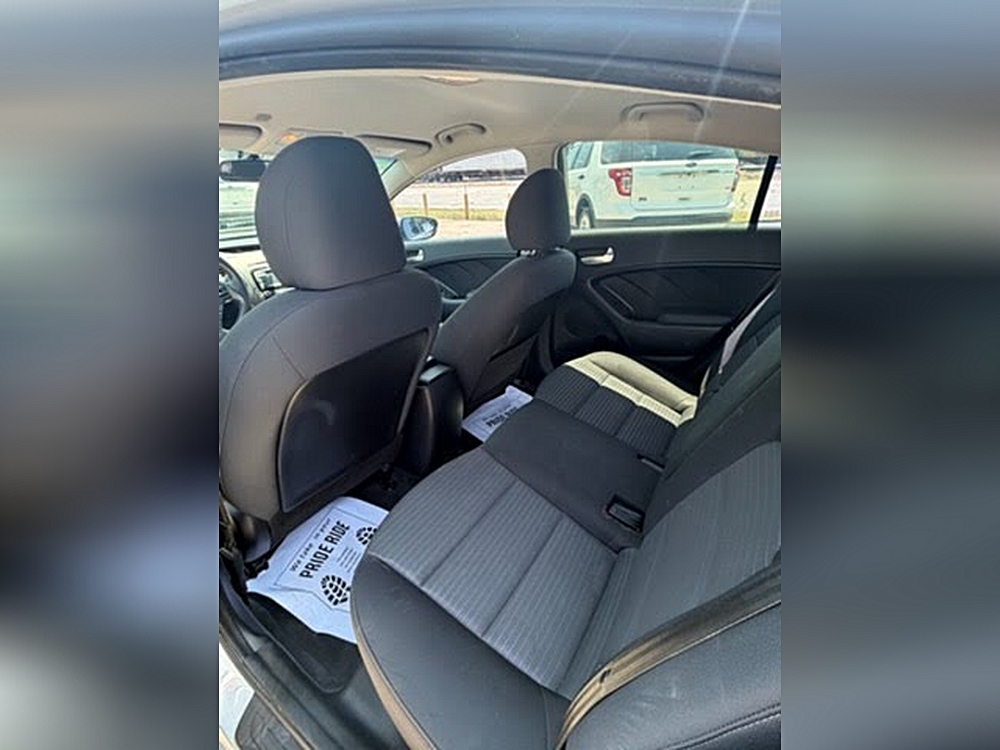 2017 Kia Forte LX - Photo 6
