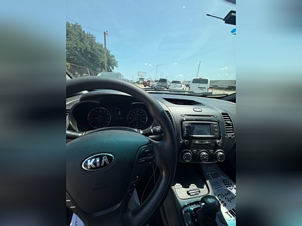 2017 Kia Forte LX - Photo 7